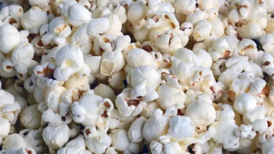 2 ingressi cinema + popcorn e bibite