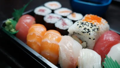 Box sushi 24 pezzi da asporto