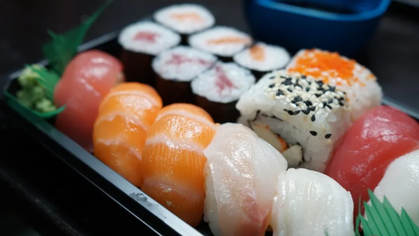 Box sushi 24 pezzi da asporto