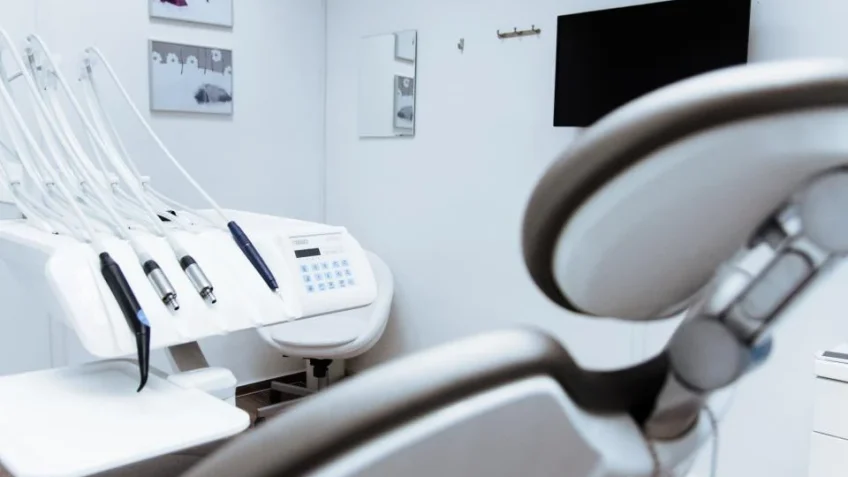 Igiene dentale professionale con visita di controllo